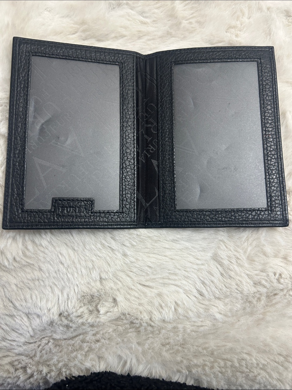 Furla black pebbled leather passport holder GUC Unisex - Picture 7 of 11